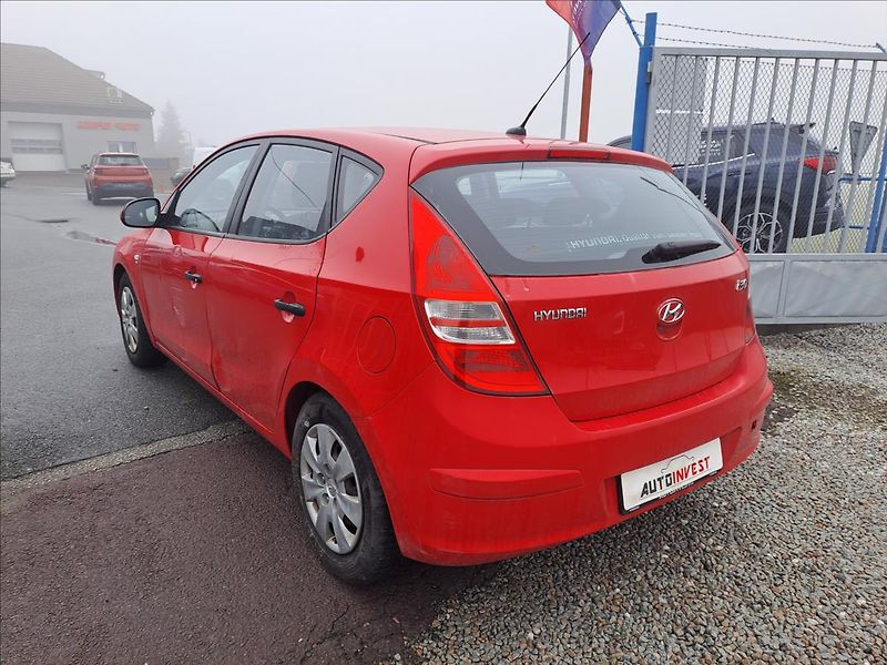 Hyundai i30 1,4 i - fotka 4 z 13