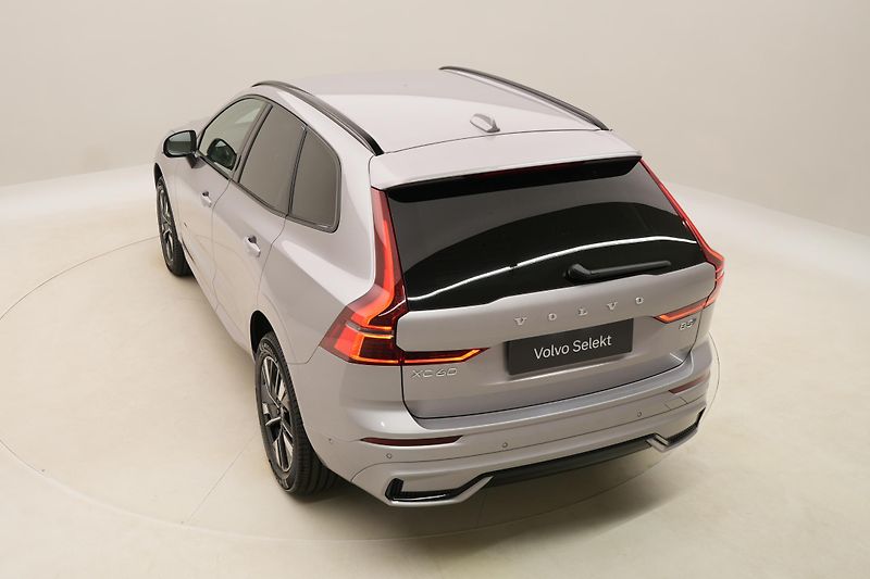 Volvo XC60 B5 AWD DARK PLUS AUT CZ - fotka 18 z 61