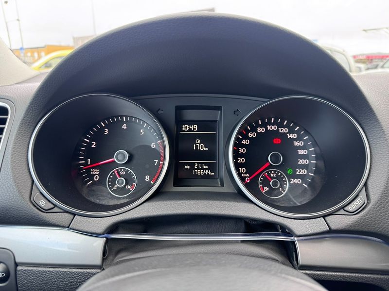 Volkswagen Golf (2009) 1,4i 59 KW BRZDY PNEU LAK - fotka 24 z 50