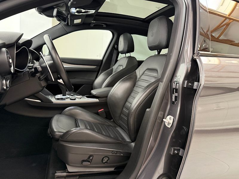 Alfa Romeo Stelvio (2021) 2.2 210 HP Veloce 8AT Q4 - fotka 8 z 30