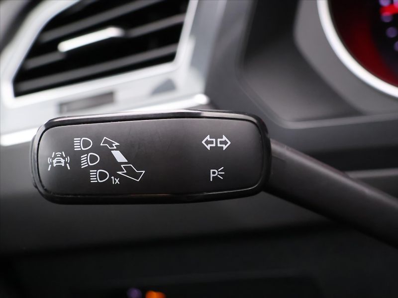 Volkswagen Tiguan 2,0 TDI 110kW DSG R-line DPH - fotka 19 z 32