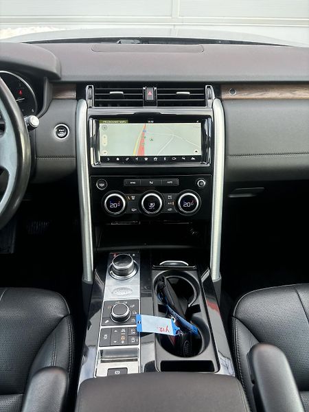 Land Rover Discovery 2.0SD4 177kW LUXURY 7-Míst TZ - fotka 13 z 29