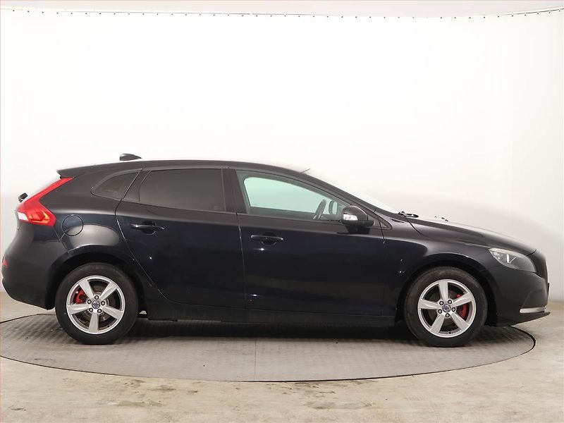 Volvo V40 (2014) 1.6 D2, Serv.kniha, Navi - fotka 6 z 14