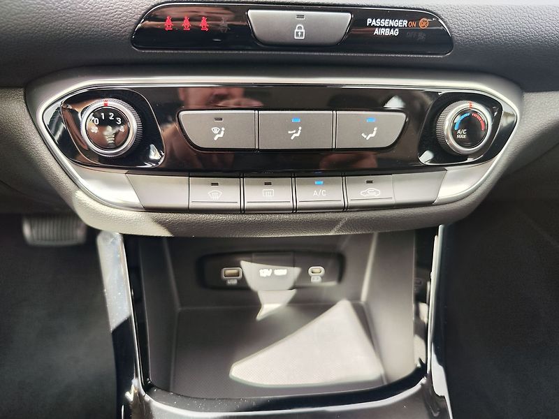 Hyundai i30 1.0 T-GDI/74kW Smart CLIMATE D - fotka 19 z 29
