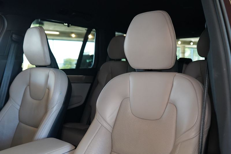 Volvo XC90 T8 PLUS Dark, Vzduch, 360° - fotka 19 z 49