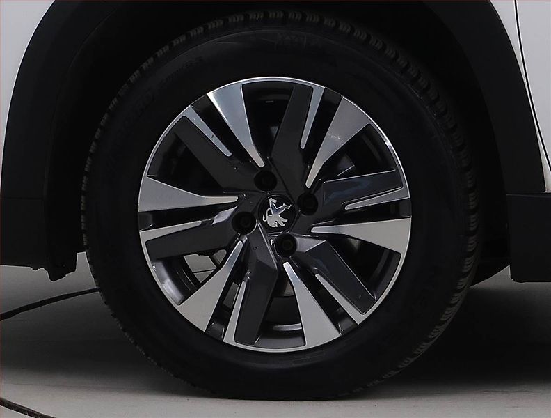 Peugeot 2008 (2018) 1.2 PureTech, Automat - fotka 15 z 18