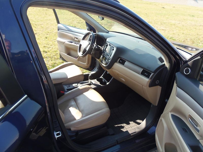 Mitsubishi Outlander (2013) 2.2 Di-D 4x4 AUTOMAT tažné - fotka 14 z 23