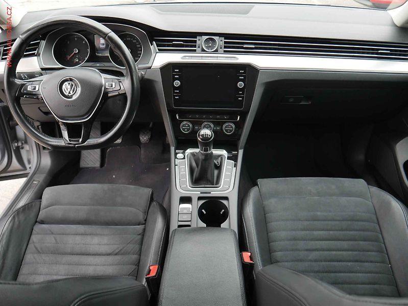 Volkswagen Passat (2018) 2.0TDi, ČR, AC, tempo, park - fotka 8 z 25
