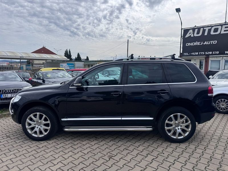 Volkswagen Touareg (2010) 4X4 3,0 TDI V6 176 KW - fotka 2 z 47