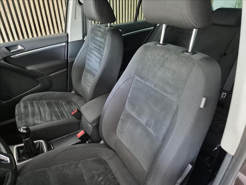 Volkswagen Tiguan TDI 4 MOTION R-Line - fotka 11 z 31