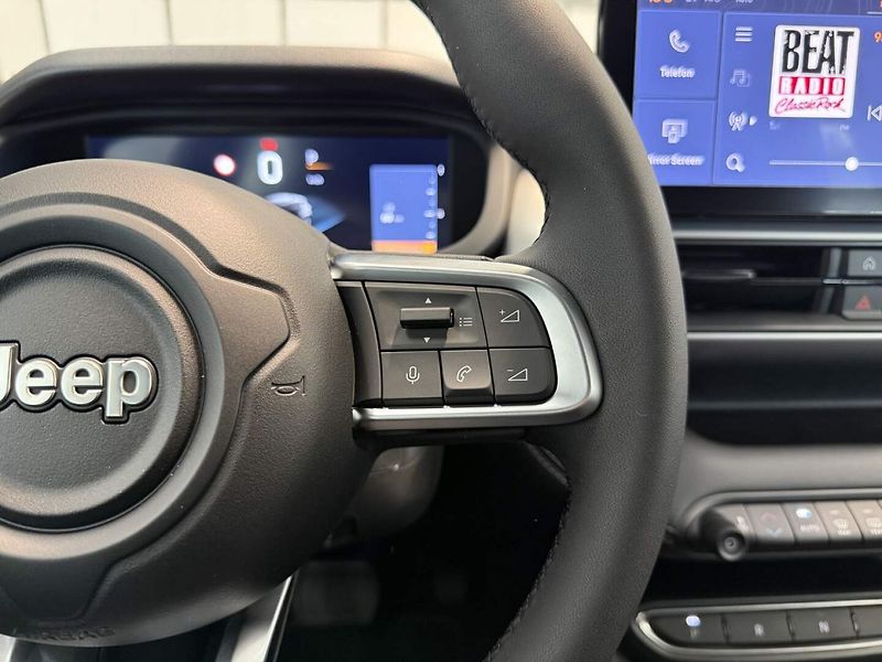 Jeep Avenger (2026) Altitude 1.2 Turbo e-Hybrid 11 - fotka 2 z 15