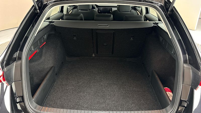 Škoda Octavia 2.0 TDI Ambition Combi - fotka 17 z 23
