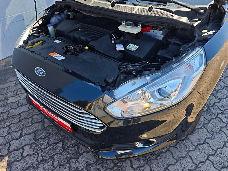 Ford S-MAX (2015) 2.0 TDCI 110kW NAVI 7 míst - fotka 34 z 42