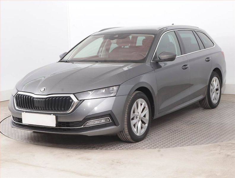 Škoda Octavia (2023) 2.0 TDI - fotka 2 z 15