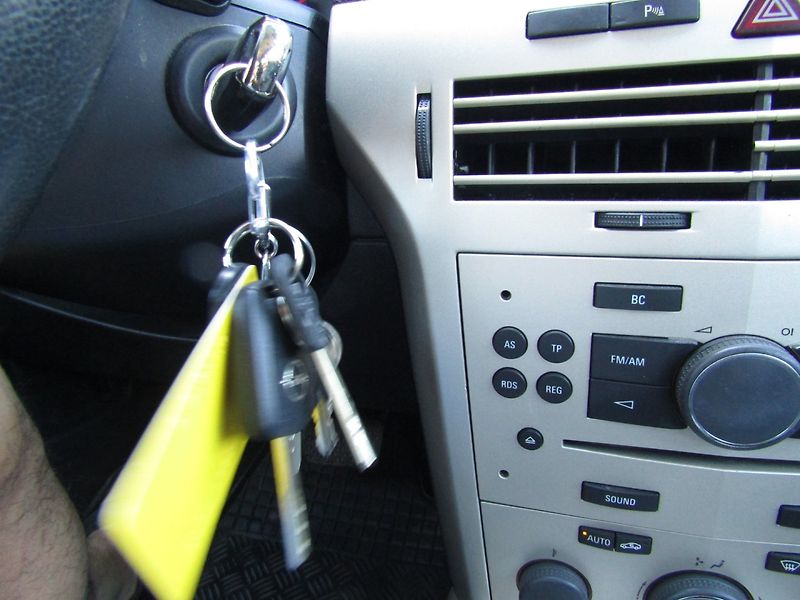 Opel Astra (2007) 1.8 16V AUTOMAT - fotka 30 z 35