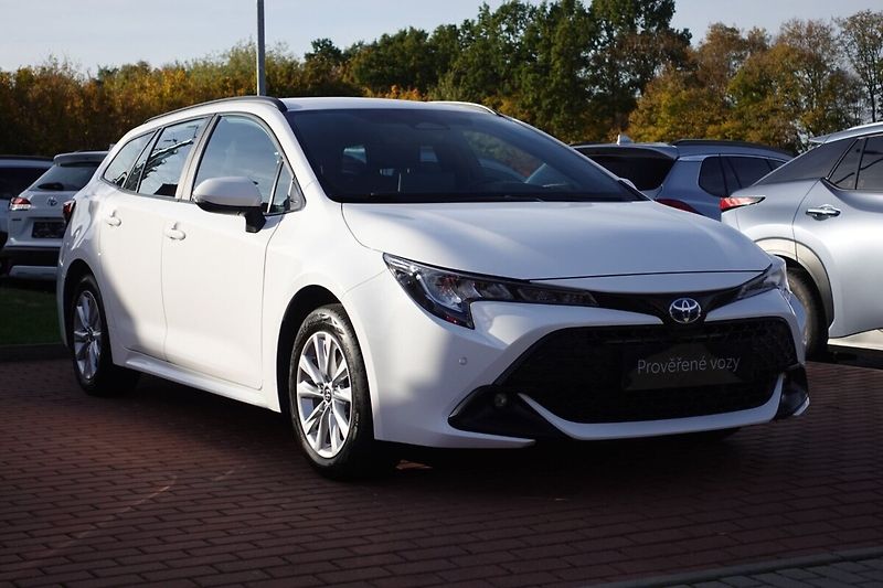 Toyota Corolla 2.0HSD e-CVT Comfort Tech - fotka 3 z 32