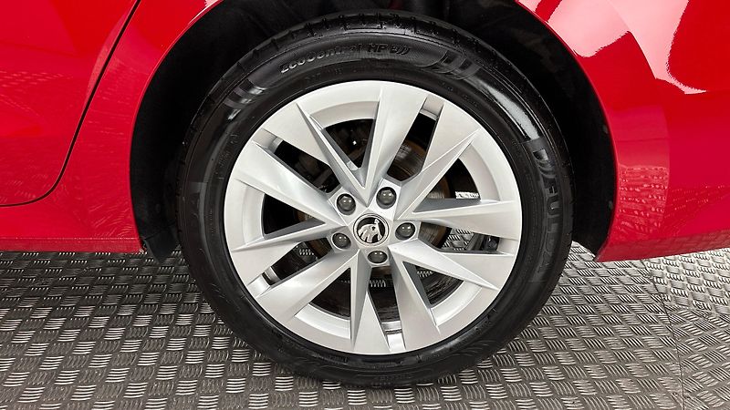 Škoda Octavia 2.0 TDI DSG Style Combi - fotka 19 z 26