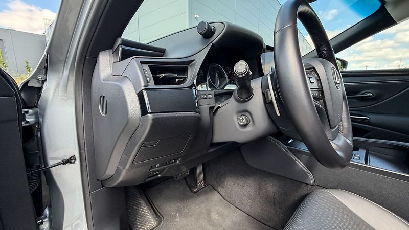 Lexus ES 300h 300H 2,5 HEV BUSINESS EDITION - fotka 22 z 25