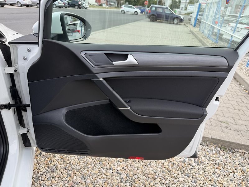 Volkswagen Golf Combi VII 1,6 TDi/85kW - fotka 48 z 66