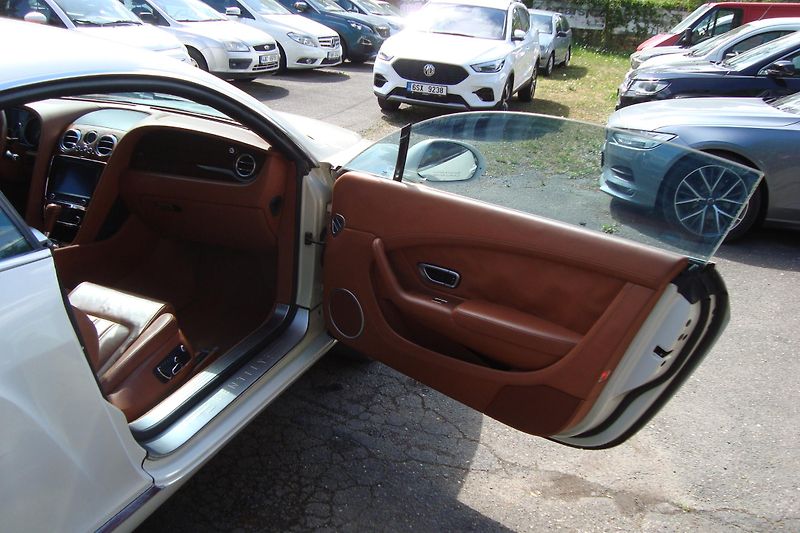 Bentley Continental GT (2013) V8 Twin Turbo - fotka 18 z 40