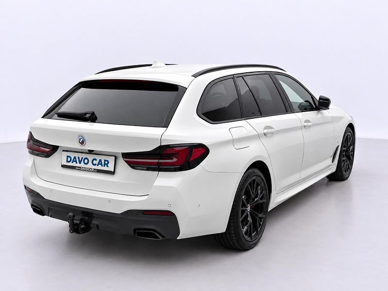 BMW Řada 5 3,0 530d 210kW xD M-Paket DPH - fotka 7 z 33