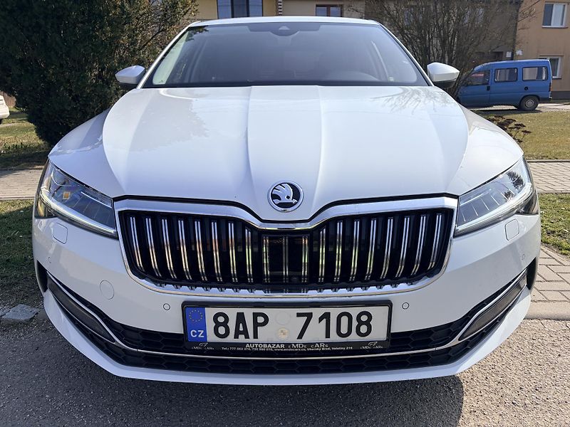 Škoda Superb 2.0TDI DSG MATRIX CANTON - fotka 2 z 59