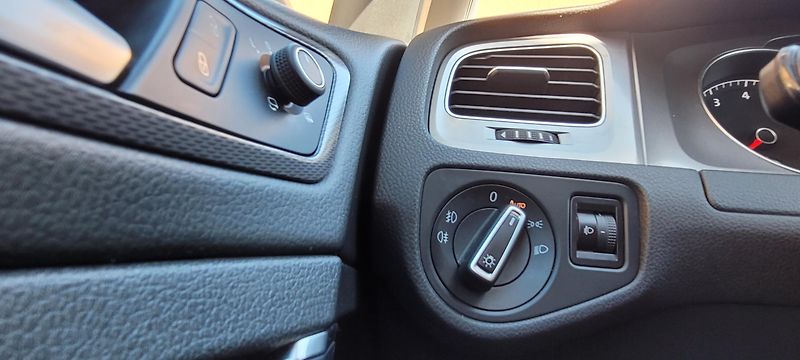 Volkswagen Golf (2016) 1,4TSi 92kW benzín DSG Lounge - fotka 28 z 37