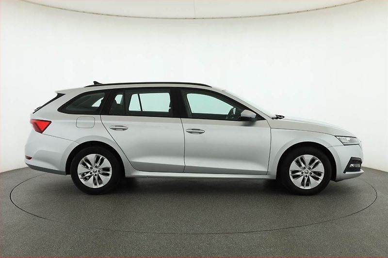 Škoda Octavia (2023) Ambition 2.0 TDI, ČR,1.maj - fotka 6 z 16