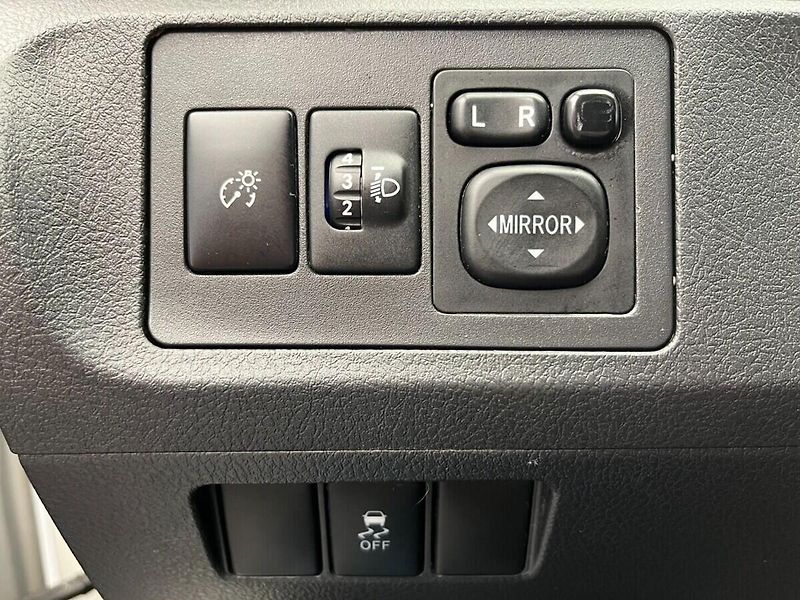 Toyota Verso 1.8 Valvematic Active - fotka 12 z 24