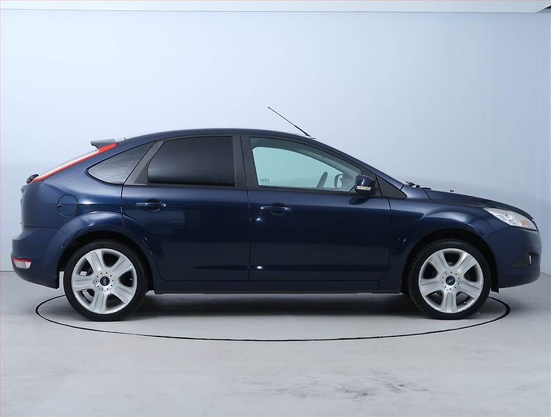 Ford Focus (2010) 1.6 16V, Serv.kniha, po STK - fotka 6 z 15