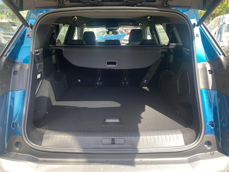 Peugeot 5008 (2026) GT Hybrid 145 e-DCS6 - fotka 6 z 24
