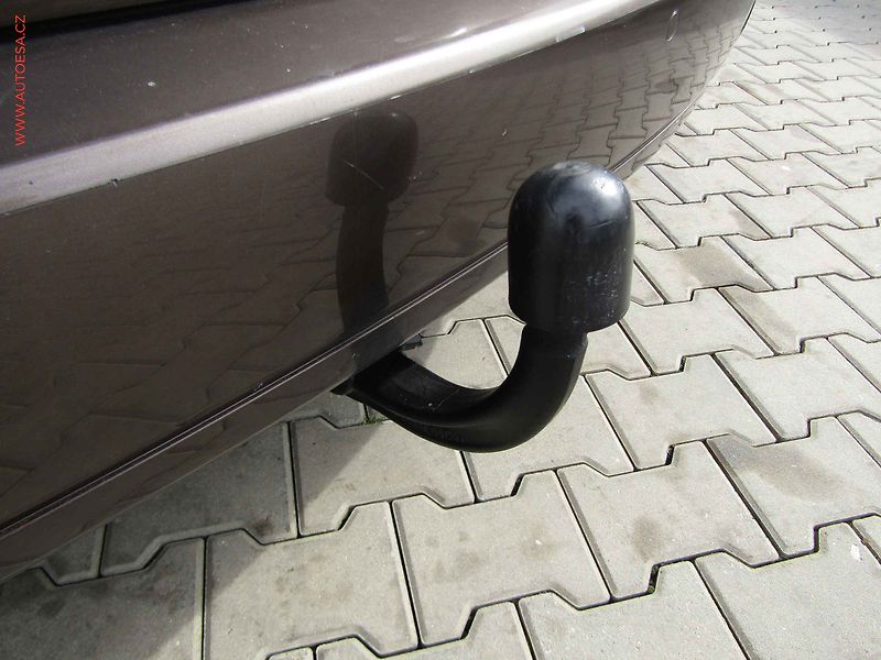 Volkswagen Touran (2011) 1.4 TSi, AC, výhřev sed - fotka 19 z 20