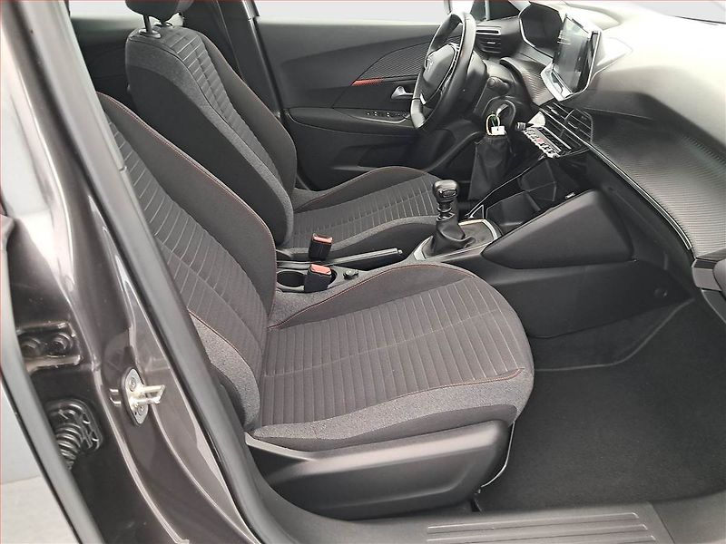 Peugeot 2008 (2021) Active 1.2 PureTech, ČR,1.maj - fotka 9 z 18