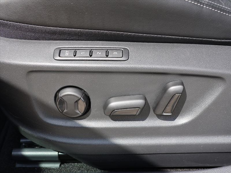 Škoda Karoq 2,0 TDI DSG Sportline 4x4 DPH - fotka 30 z 39