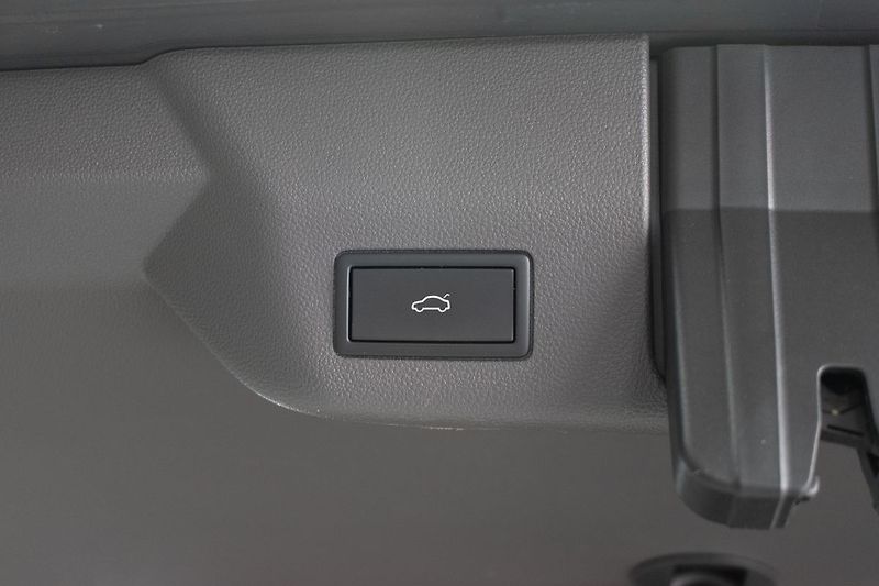 Volkswagen Multivan 1.4 TSI LONG*TAŽNÉ*ZÁRUKA*ČR 1 - fotka 48 z 50