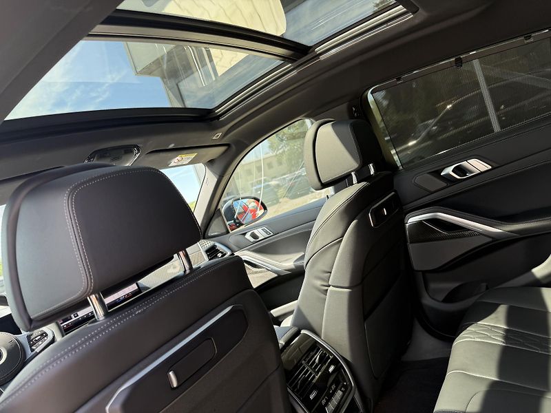 BMW X6 (2024) 30XD 210kW M-PAKET R22 BLACK!! - fotka 25 z 57
