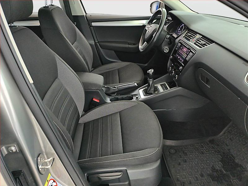 Škoda Octavia (2018) 1.4 TSI, Tempomat - fotka 9 z 16