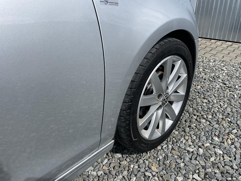 Volkswagen Golf 1.6TDi 105PS  6 HIGHLINE TOP!! - fotka 63 z 176