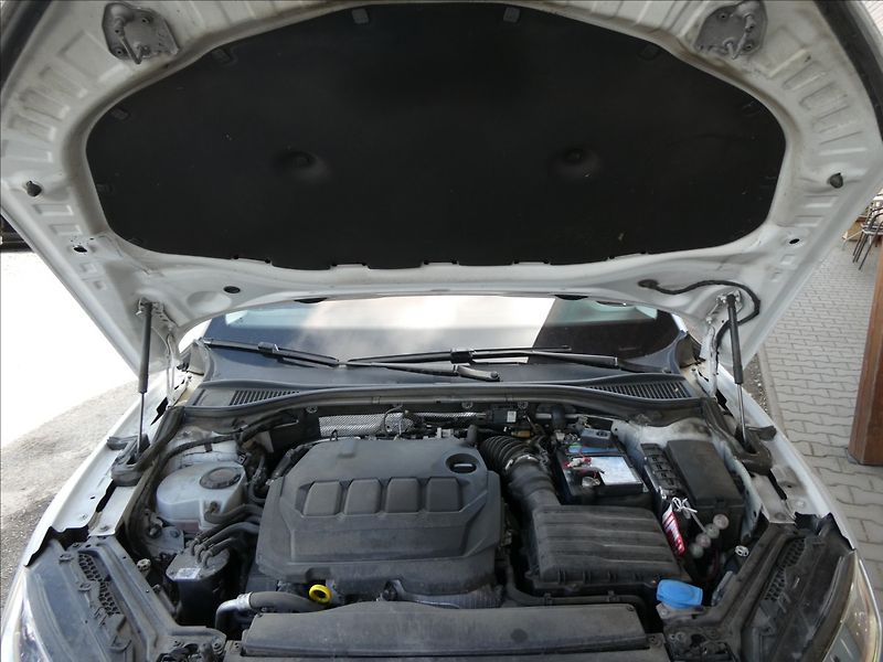 Škoda Superb 2,0 TDi 147kW SCOUT,DSG,4x4,DP - fotka 38 z 49