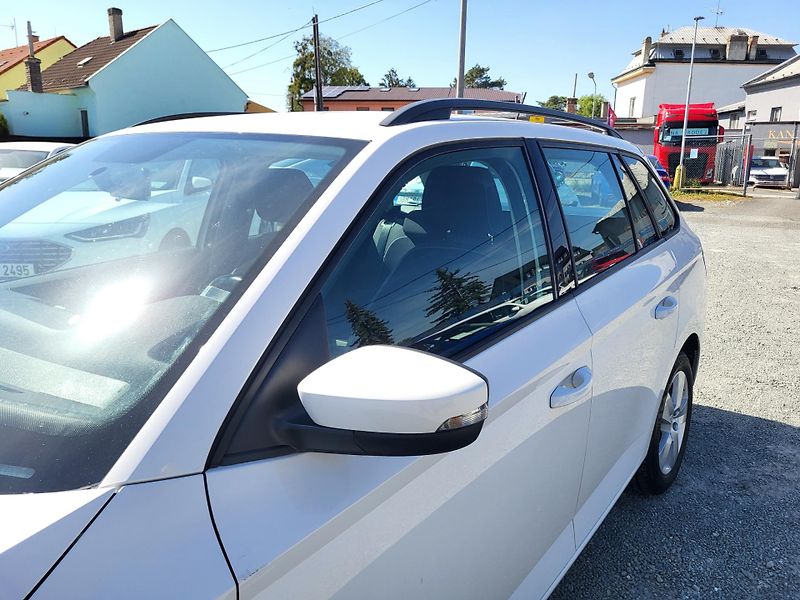 Škoda Fabia 1.0 TSI 70kW Combi TOUR *ČR - fotka 32 z 43