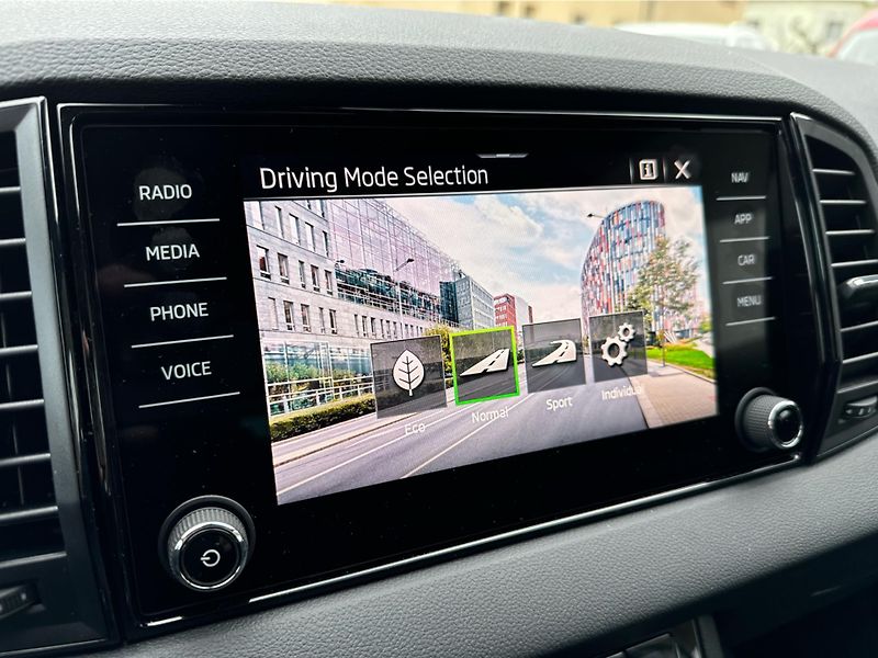 Škoda Karoq Sportline 2,0 TDI 110 kW A7F - fotka 22 z 23