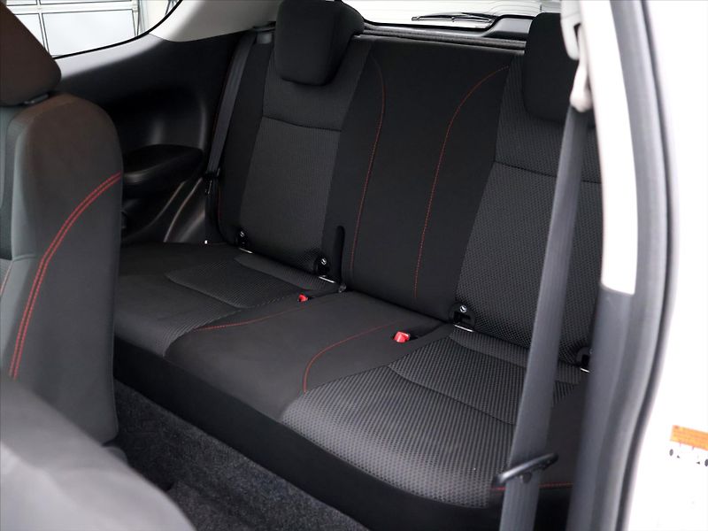 Suzuki Swift 1,6 VVT 100kW Sport Aut.klima - fotka 13 z 35