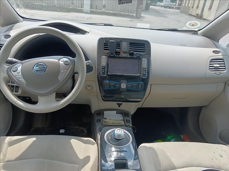 Nissan Leaf 0,0 electric drive  Basis - fotka 15 z 17