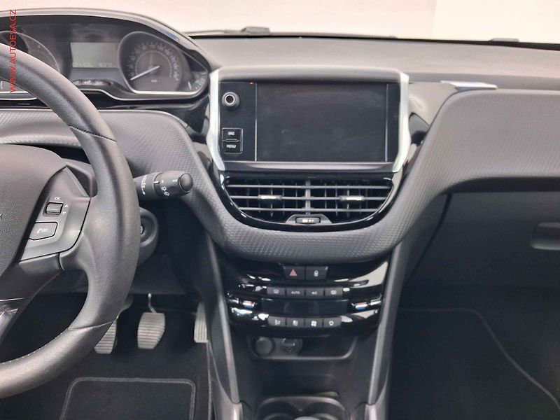 Peugeot 2008 (2018) 1.2 PT, 1.maj,ČR, Active - fotka 12 z 15