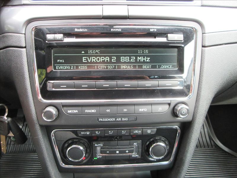 Škoda Superb 1,6 TDi, Nové ČR, 160 tis. Km! - fotka 20 z 27