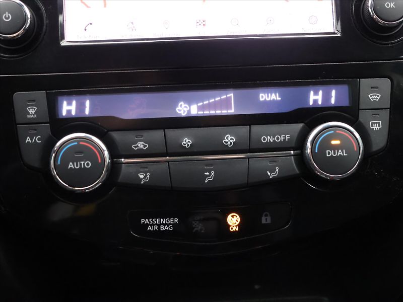Nissan Qashqai 1,3 DIG-T 117kW Automat Acenta - fotka 19 z 27