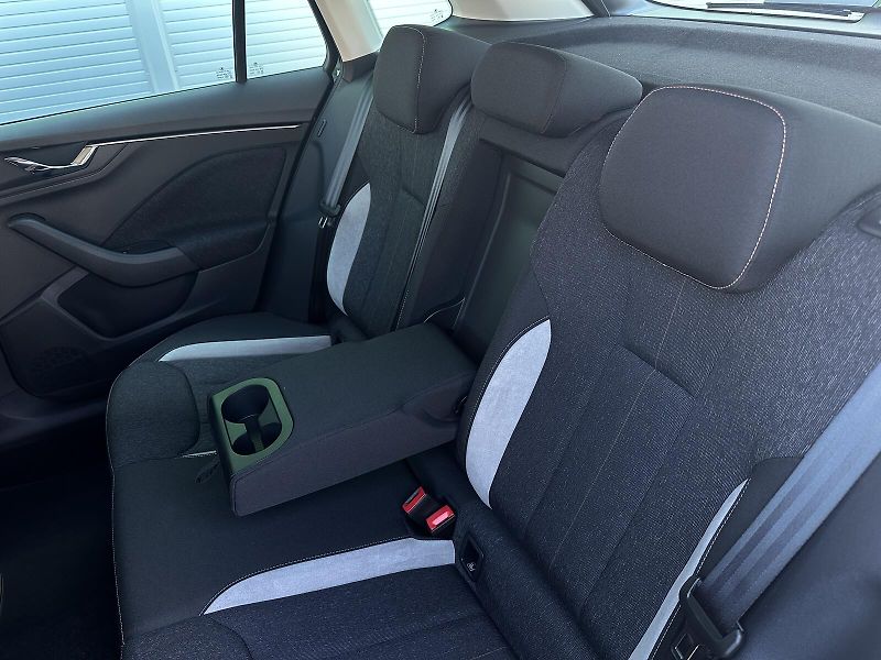 Škoda Kamiq 1.5TSi DSG 150PS LED V.Cockpit - fotka 32 z 35