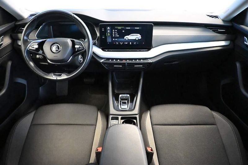 Škoda Octavia (2022) 2.0 4x4 DSG LED ACC TOUR Virtu - fotka 12 z 39