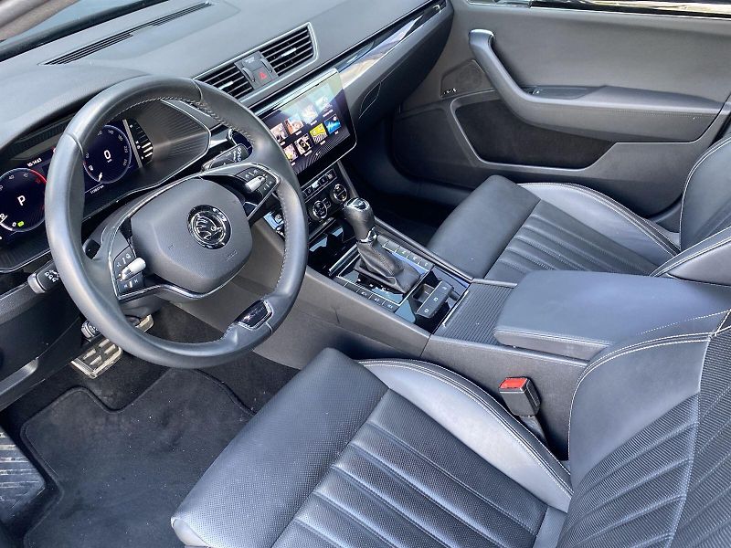 Škoda Superb (2023) Combi 2.0 TDI 4x4 DSG L&K - fotka 9 z 41
