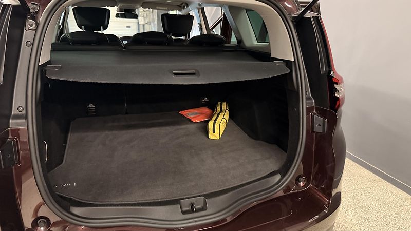 Renault Grand Scénic (2021) TCE 140,REZERVOVÁNO - fotka 31 z 56
